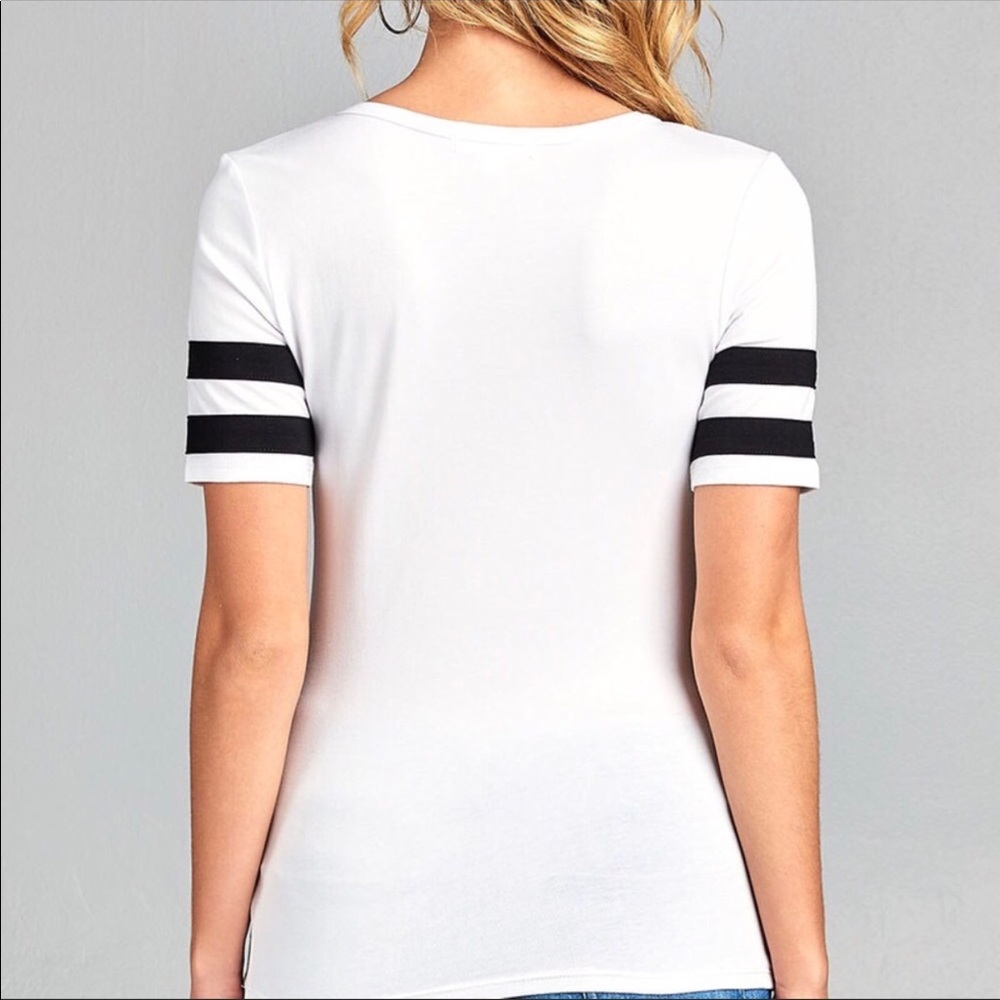 🔝SALE 🔹Striped/choker/keyhole top. - Picture 2 of 3